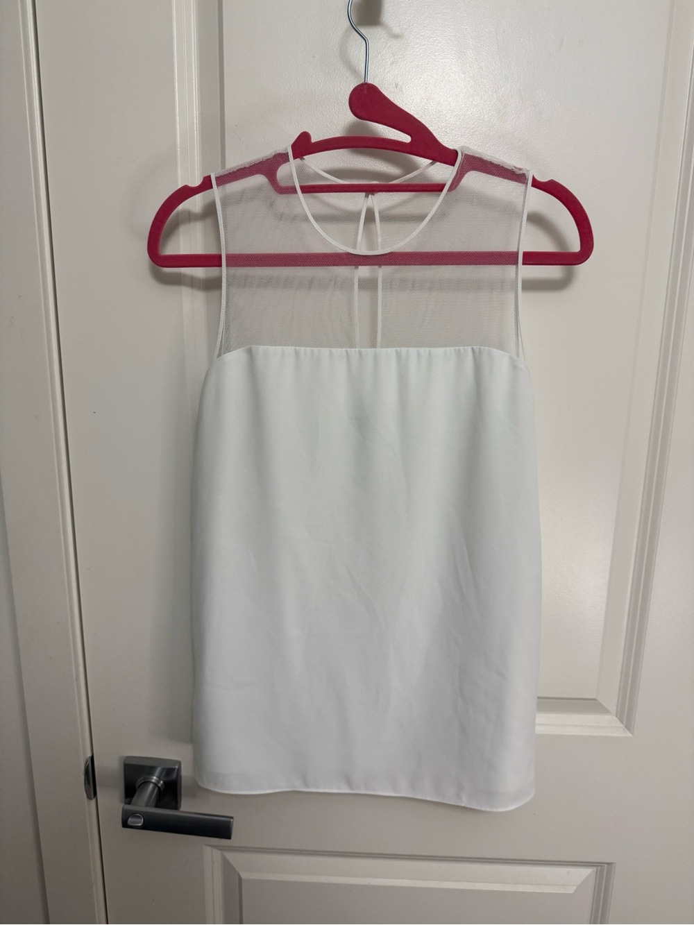 Babaton Women's sleeveless mesh-paneled lined blouse in size S